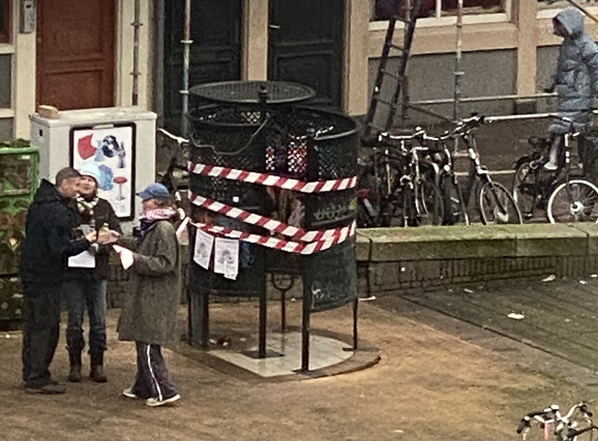Dolle Mina in actie op Nieuwmarkt
